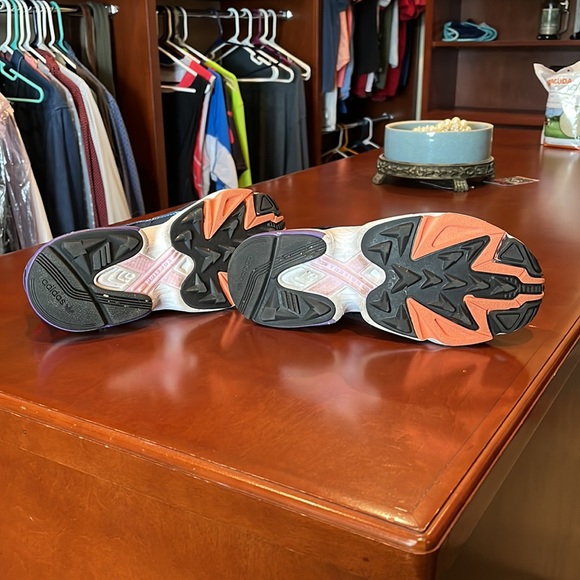 Adidas running workout shoes - Picture 2 of 2